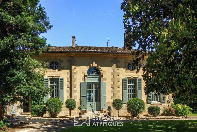 Château 18ème surplombant la Garonne