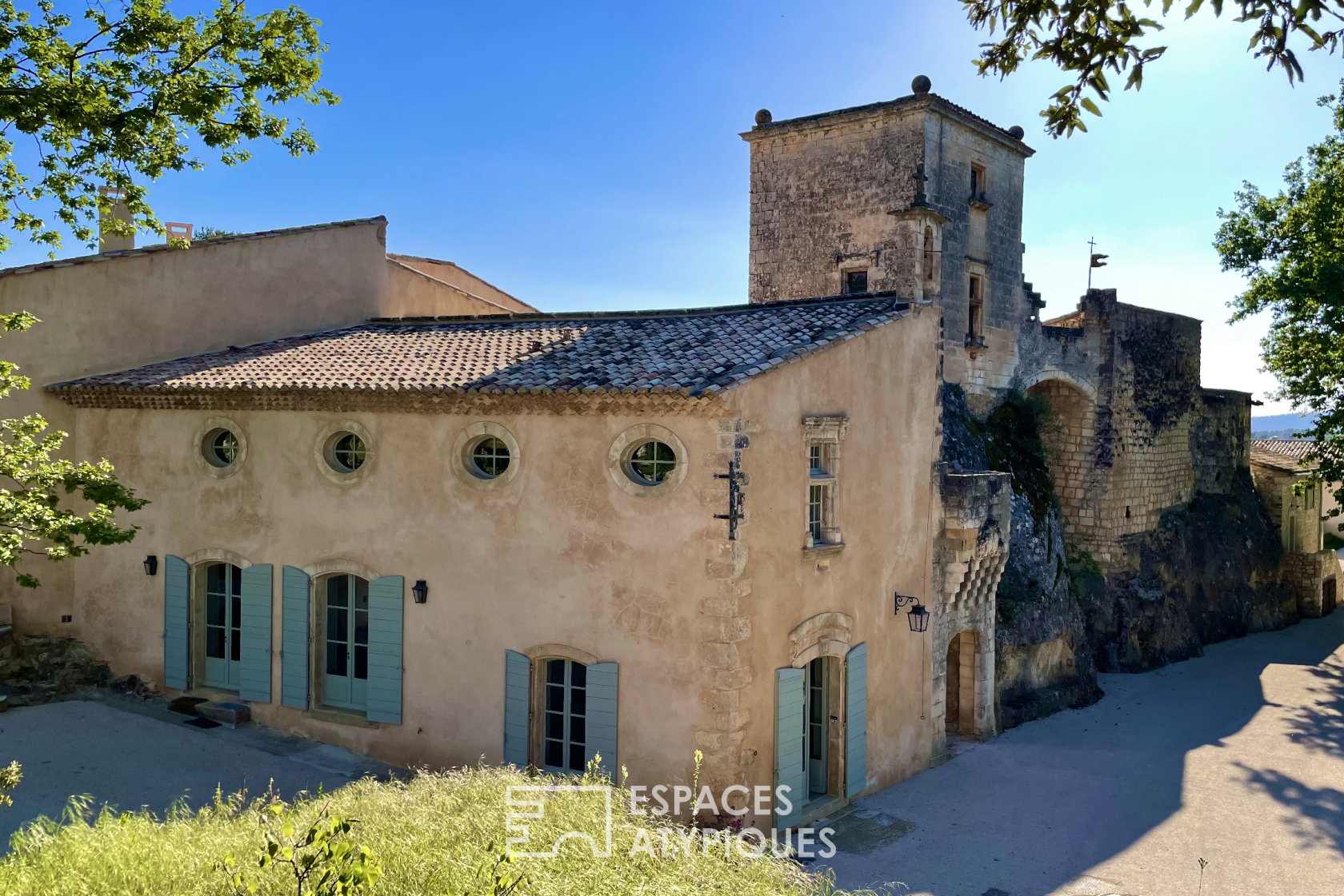 Bastide provençale du 18ème siècle avec jardin