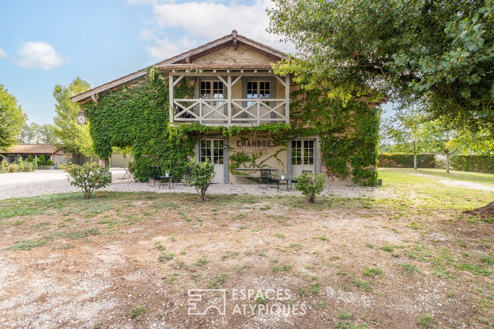 Bucolic estate in the countryside