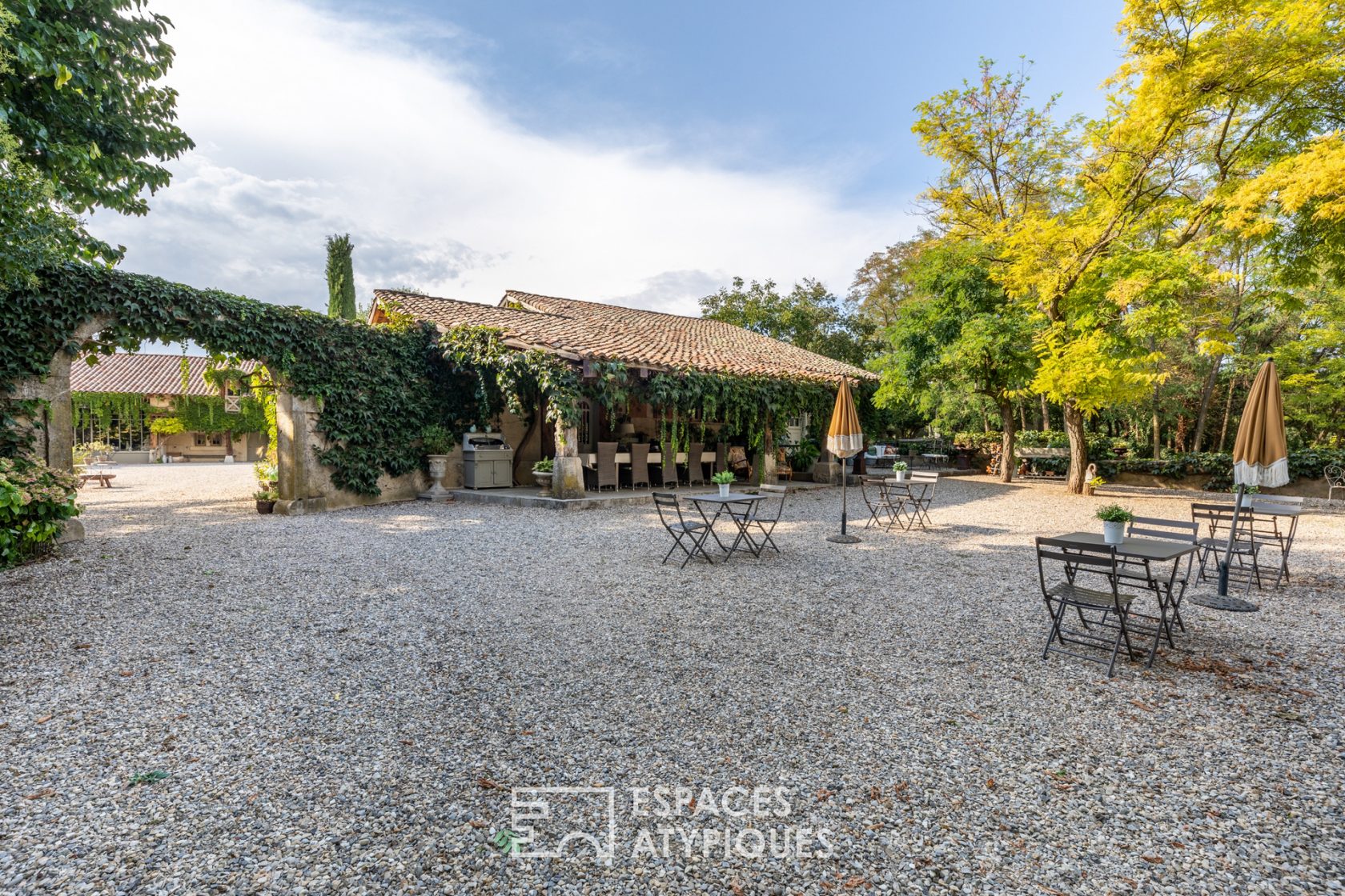 Bucolic estate in the countryside