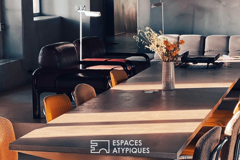 Maison de campagne avec une décoration contemporaine