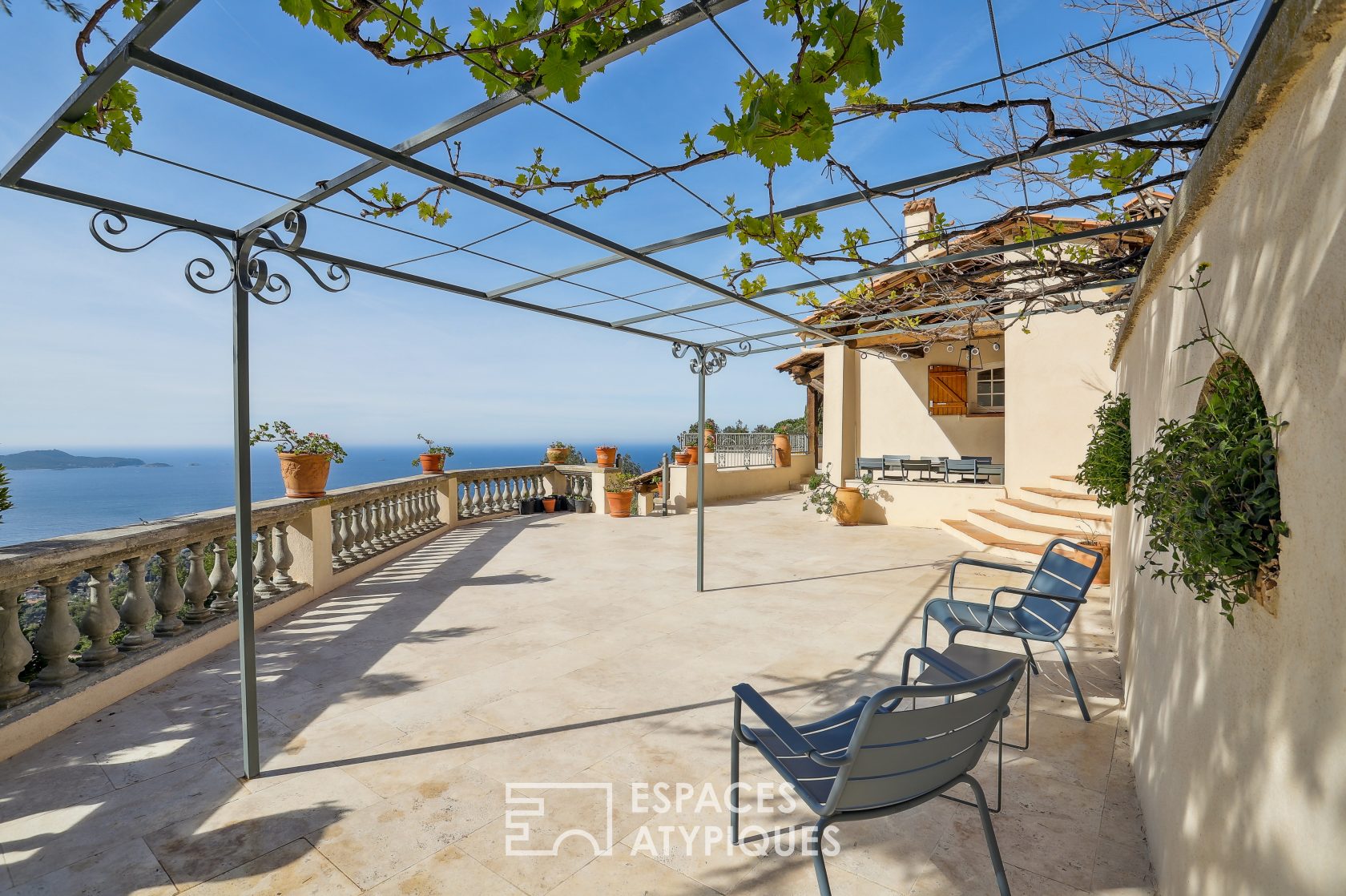 Villa vue mer avec jardin méditerranéen