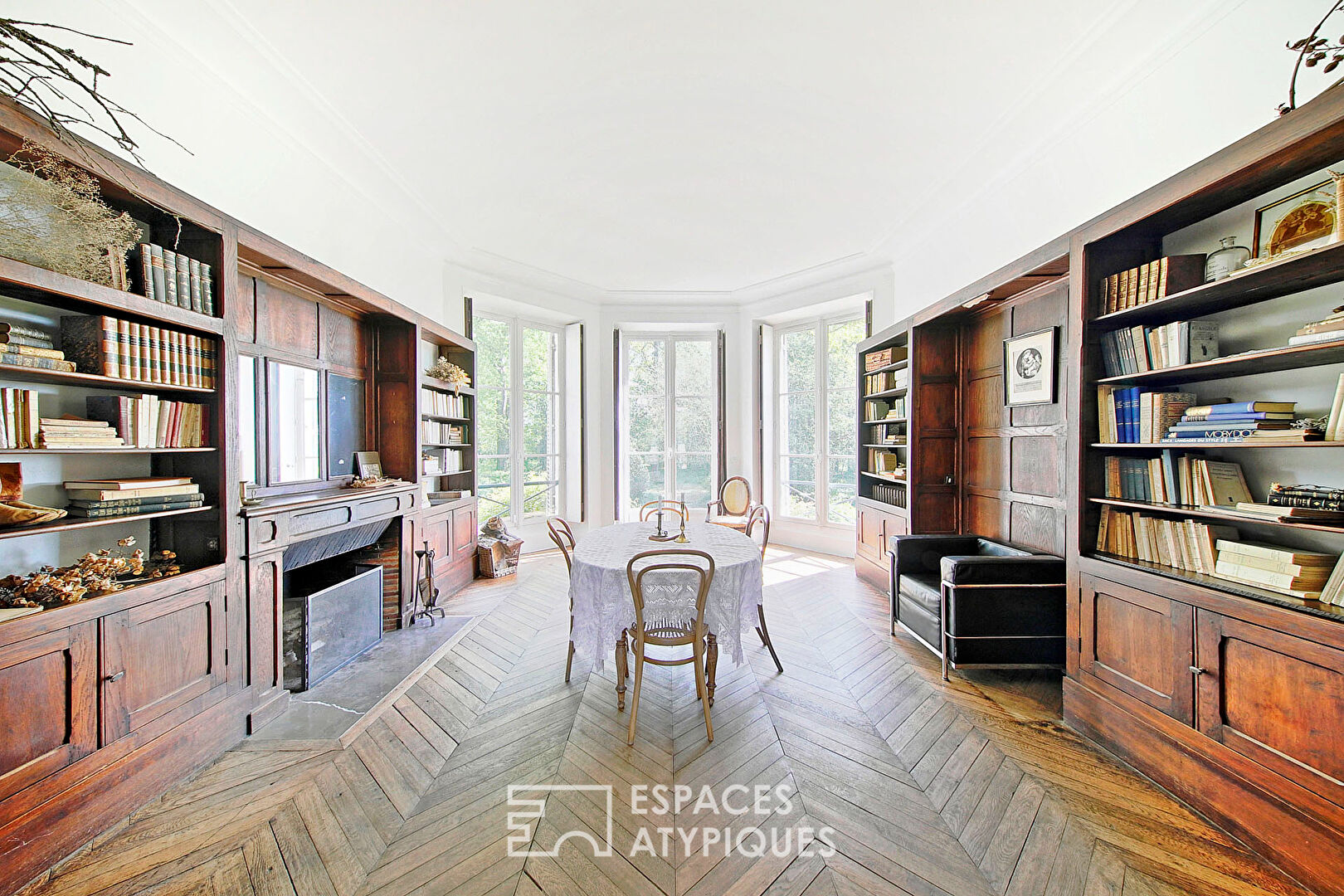 Bourgeois house surrounded by a garden