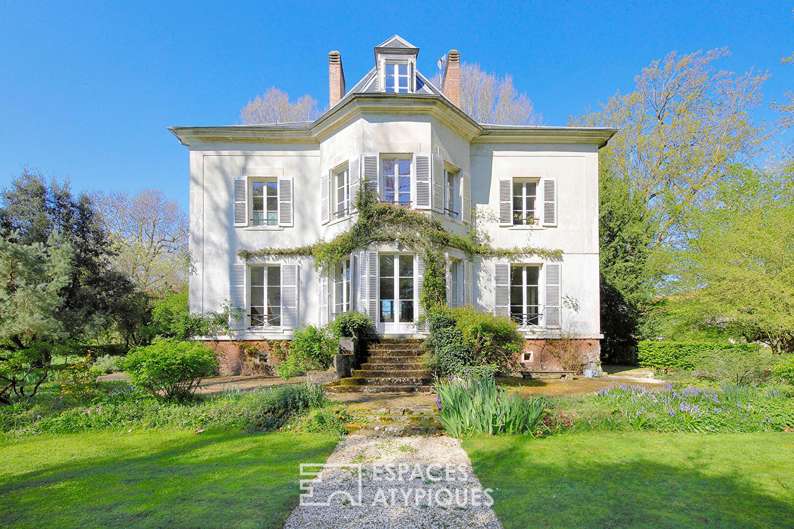 Bourgeois house surrounded by a garden