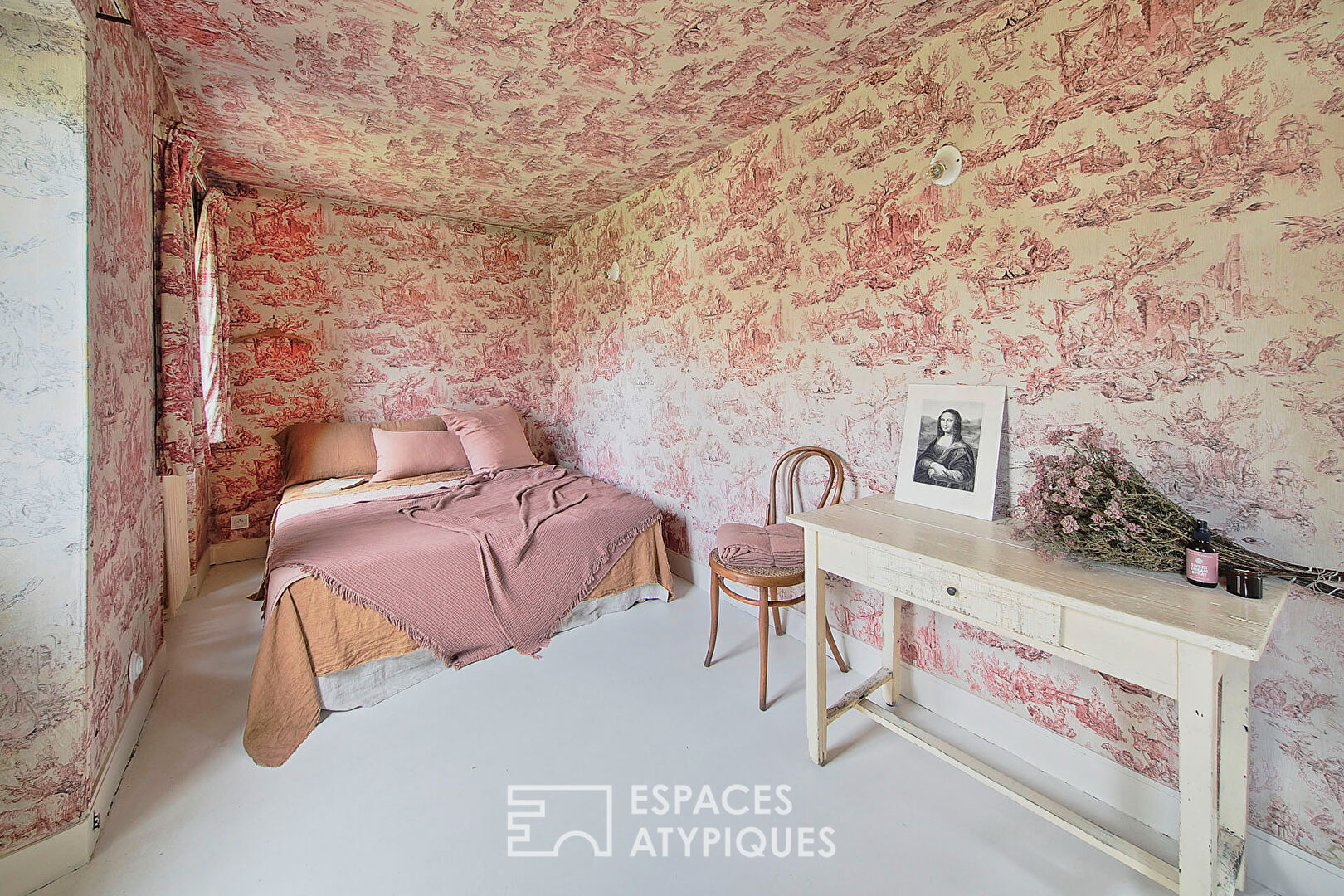 Bourgeois house surrounded by a garden