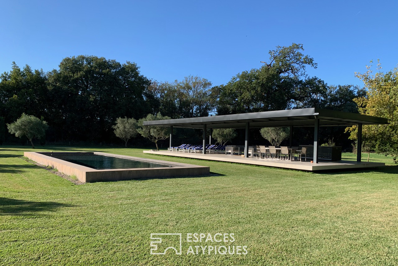 Jardin avec pool house