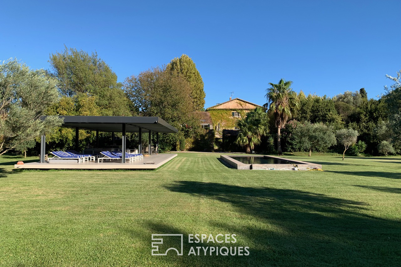 Jardin avec pool house