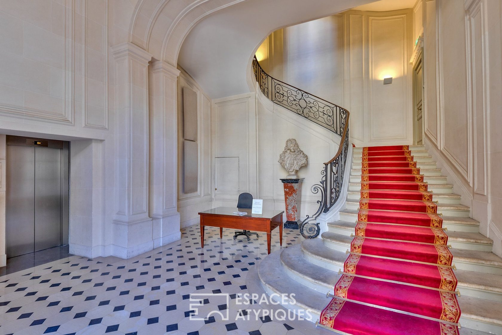 The XVIII lounges