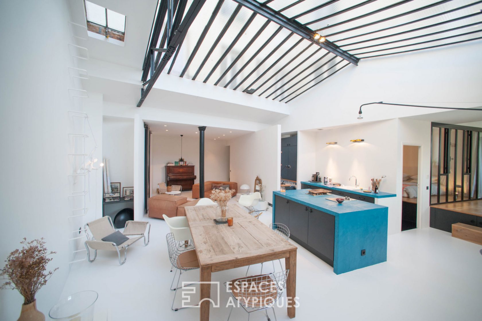 Architect’s loft under glass roof