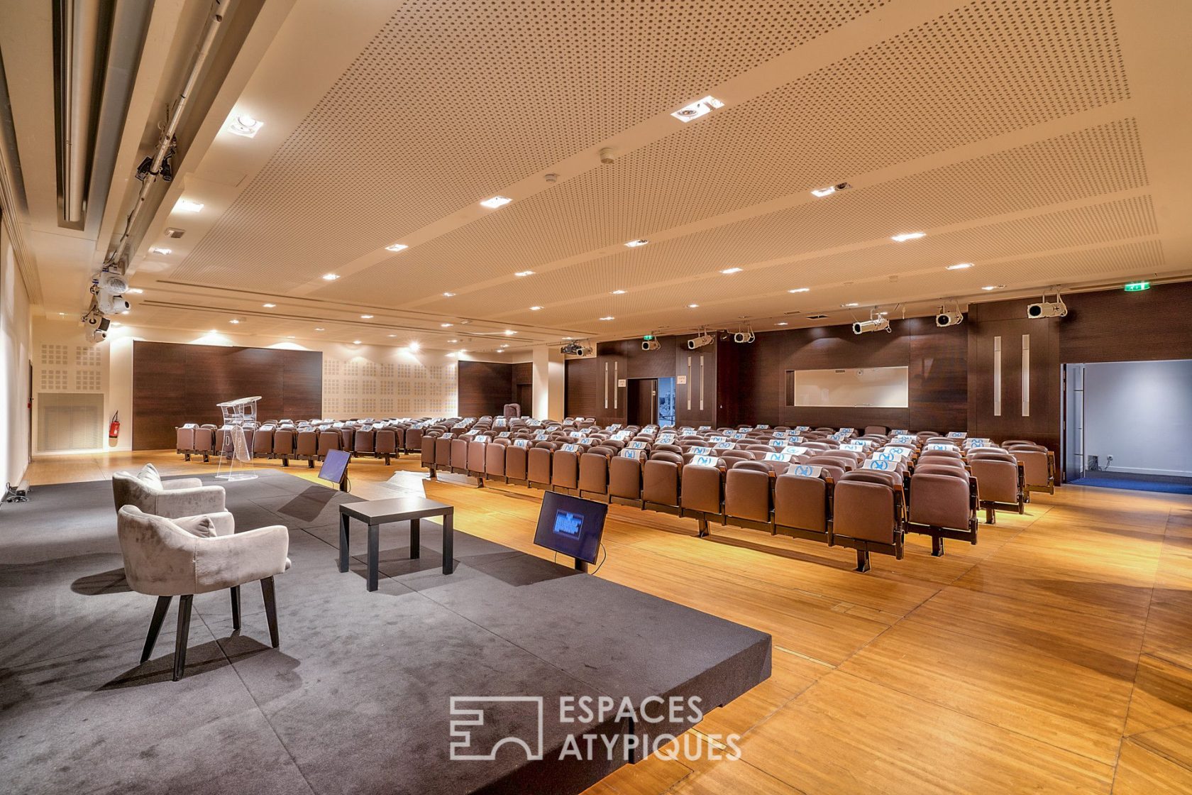 The credit room