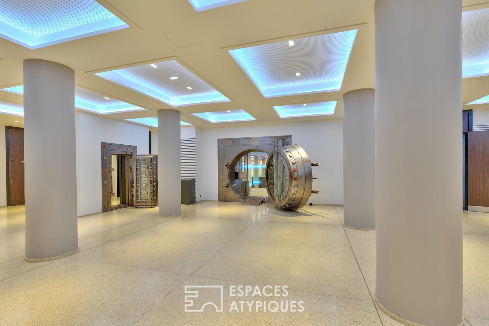 Bank lounges