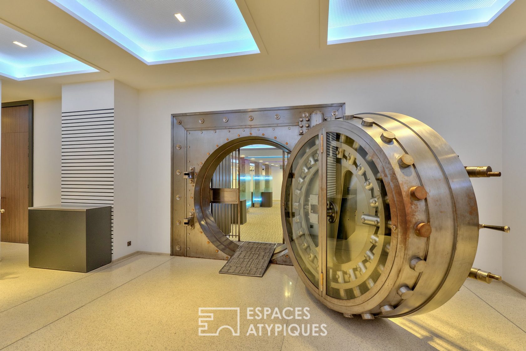 Bank lounges
