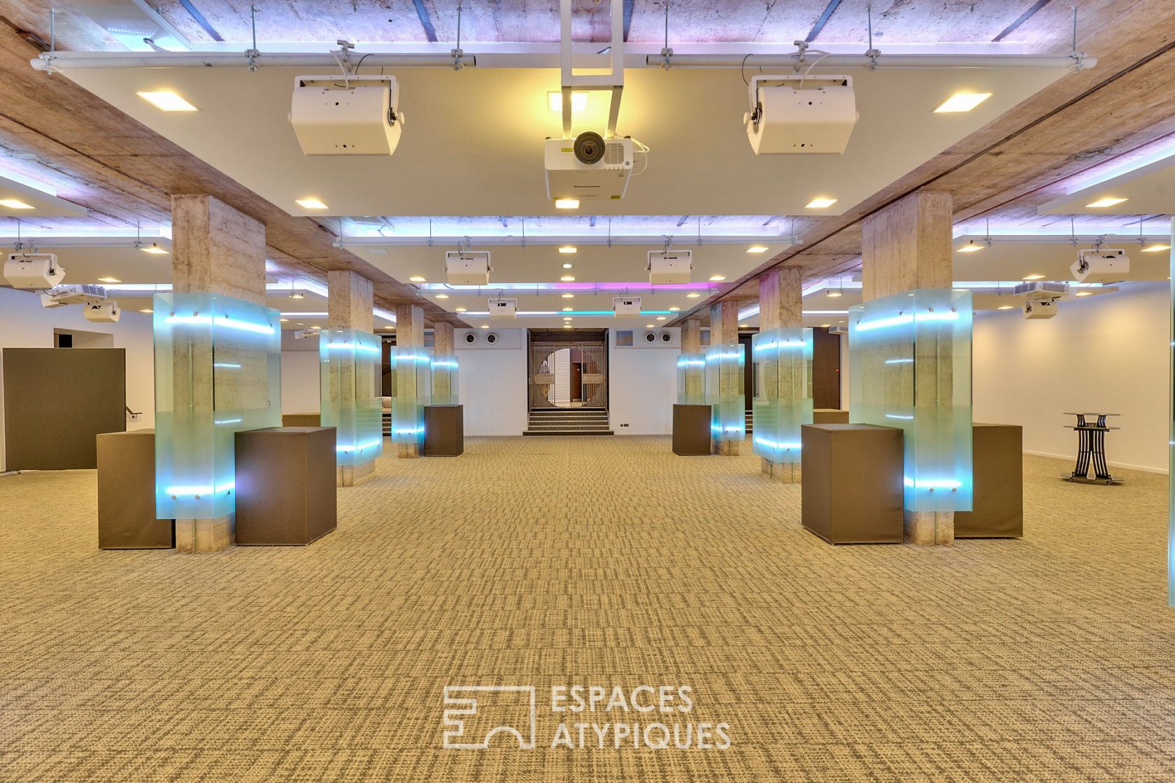 Bank lounges