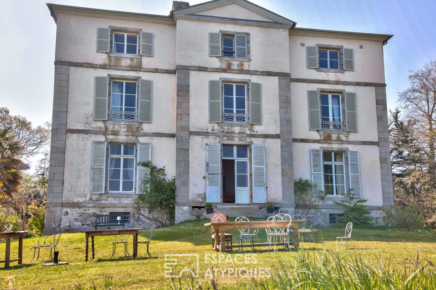 Breton Residence