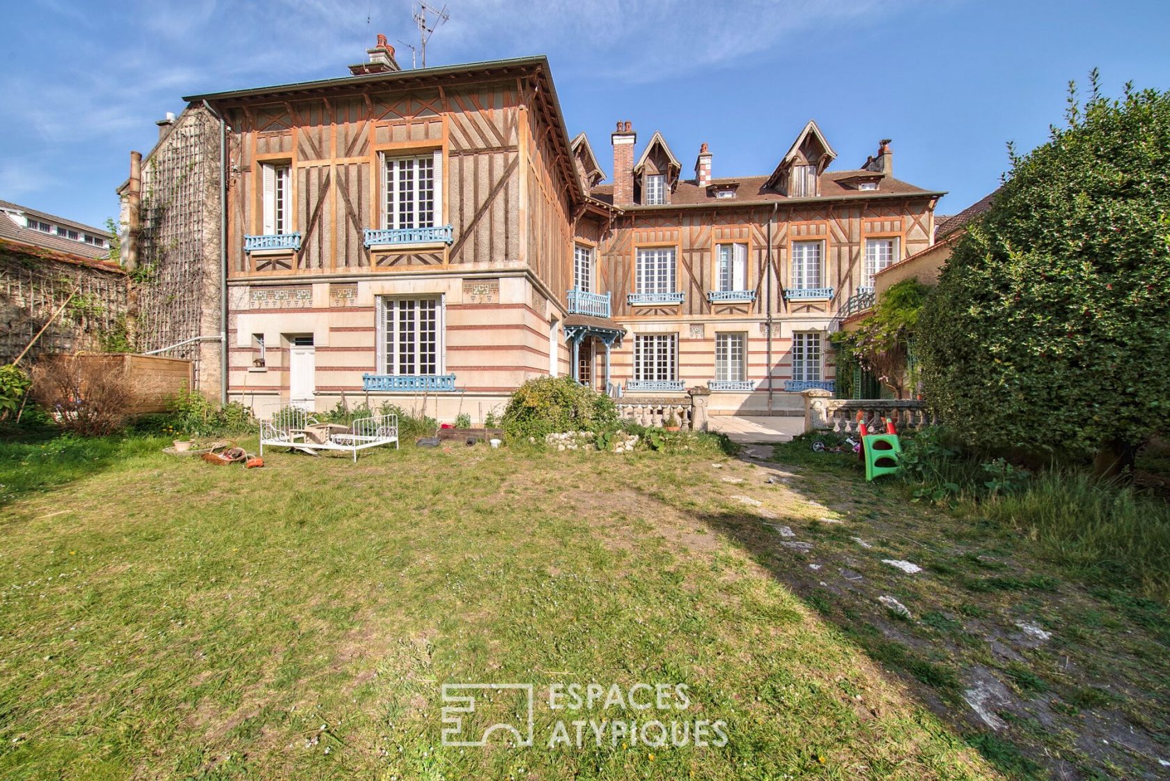 Collombage house