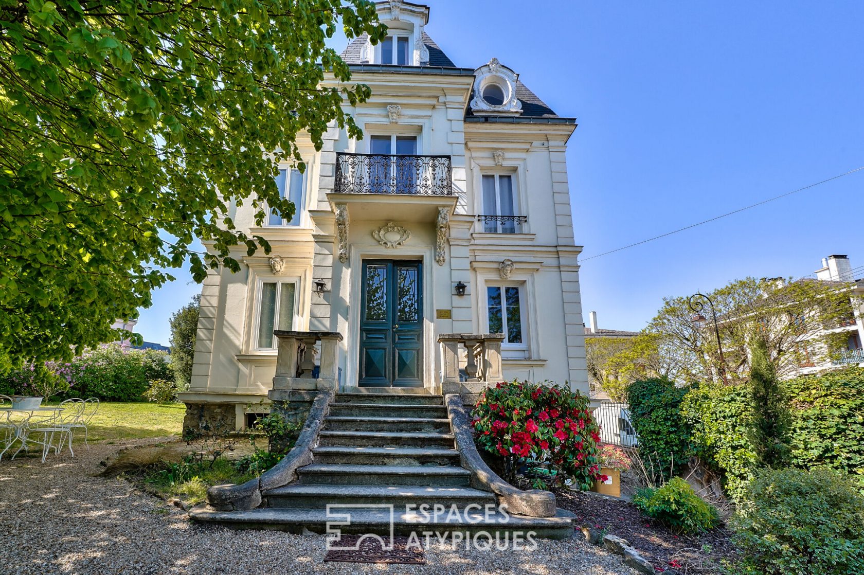 Decorated bourgeois house