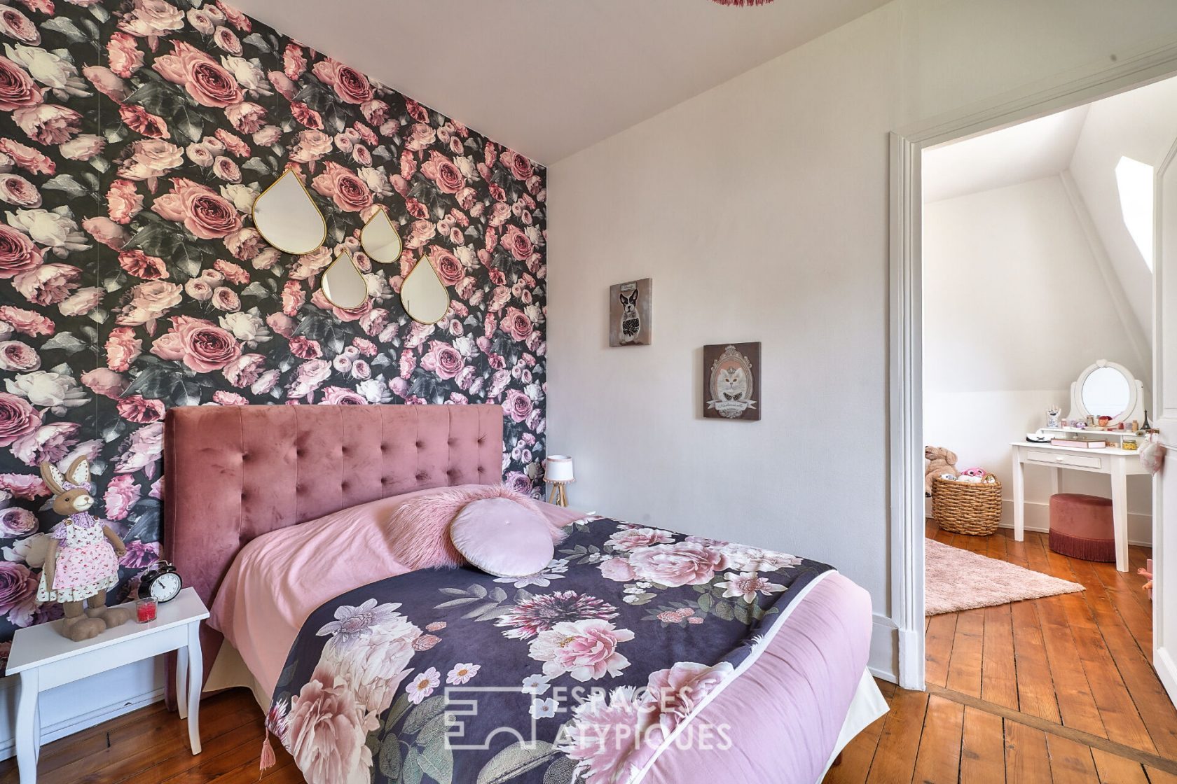 Decorated bourgeois house