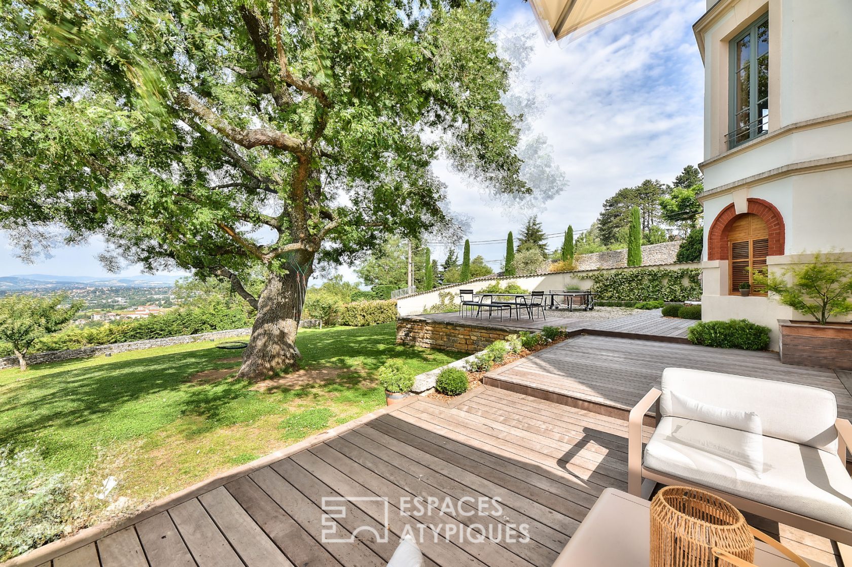 Vista House with swimming pool