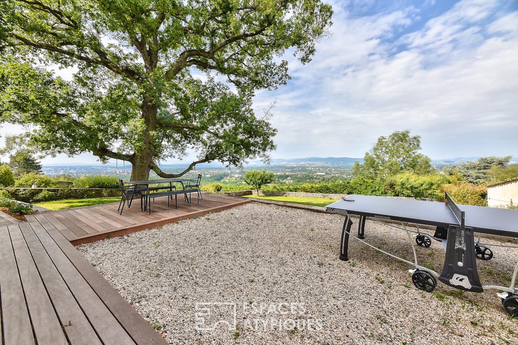 Vista House with swimming pool