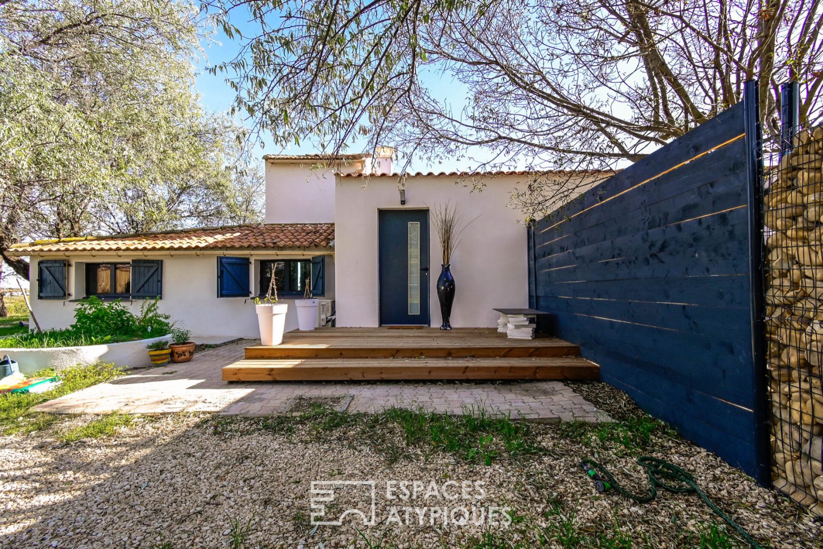 Maugio house overlooking the Camargue