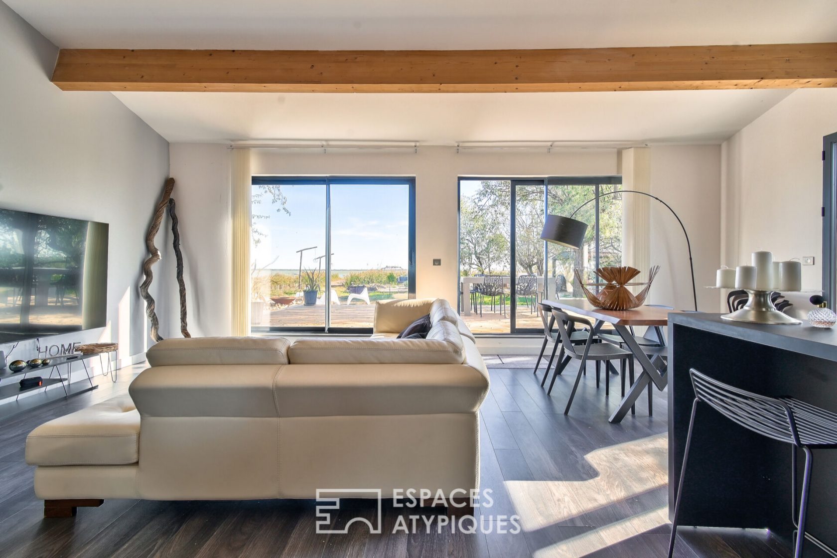 Maugio house overlooking the Camargue