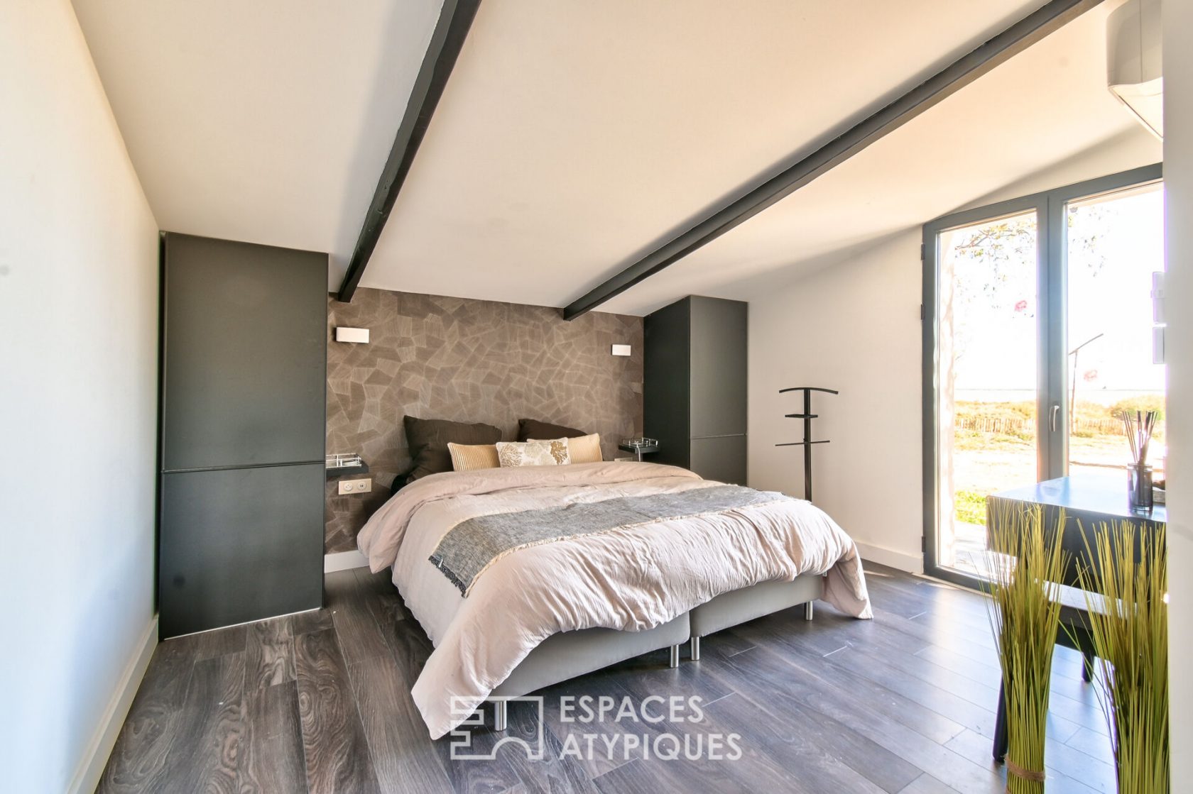 Maugio house overlooking the Camargue