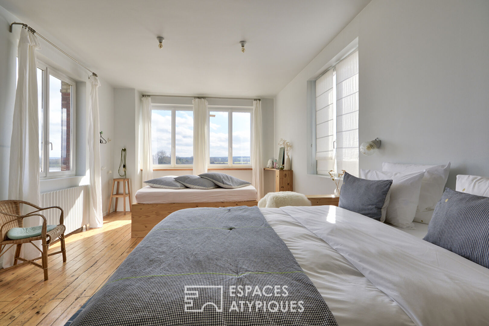 Shore house with Seine view