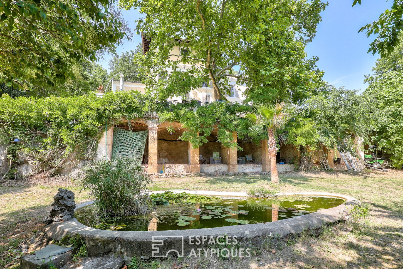 Mansion with swimming pool and park