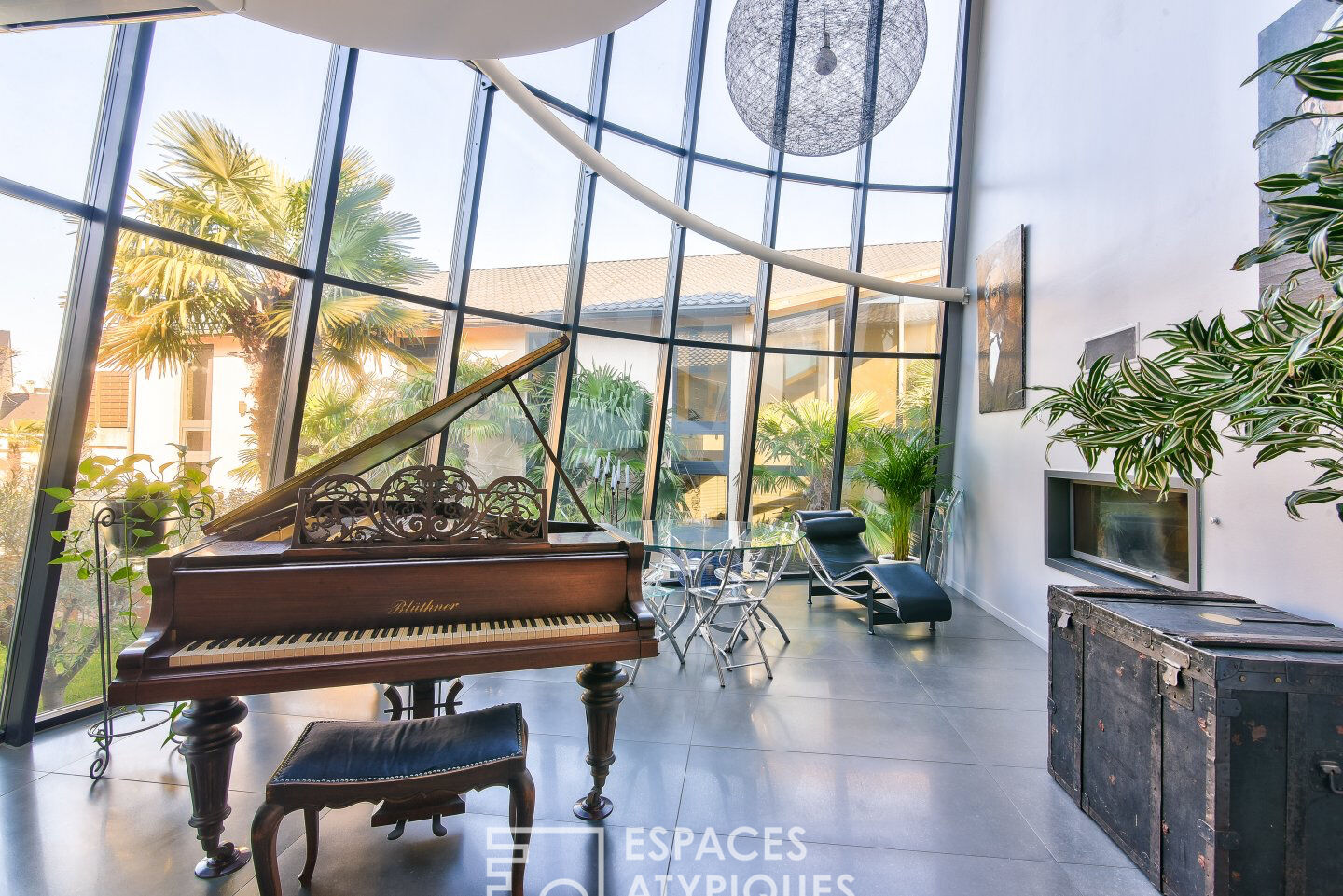 Villa d’architecte avec son dôme en verrière