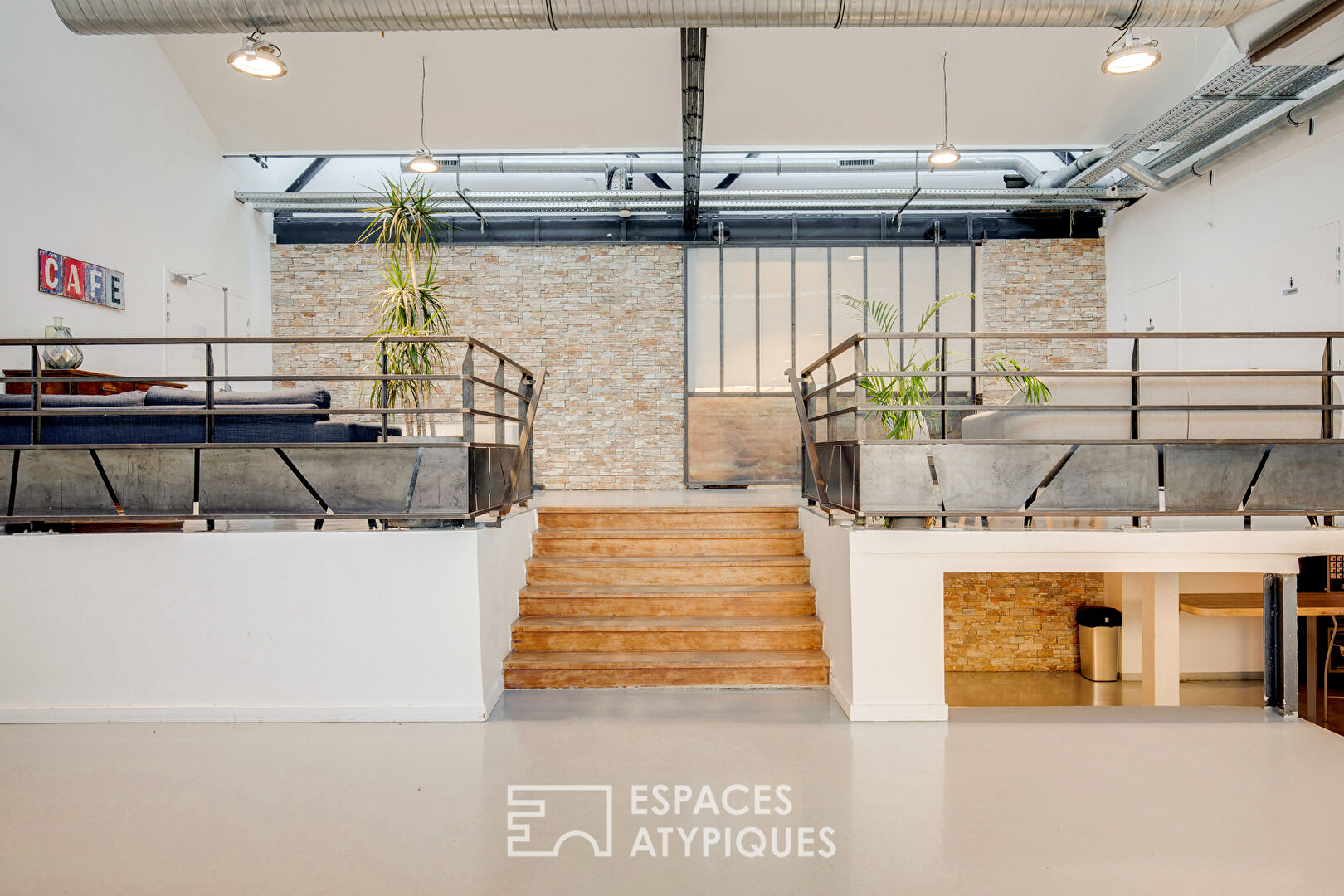 Espace industriel blanc