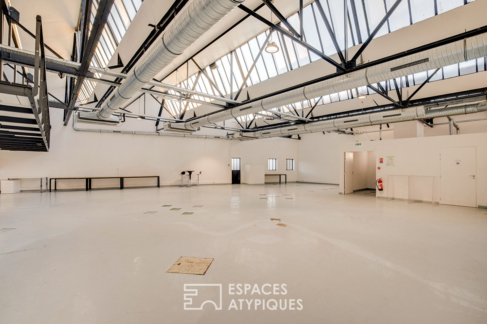 Espace industriel blanc
