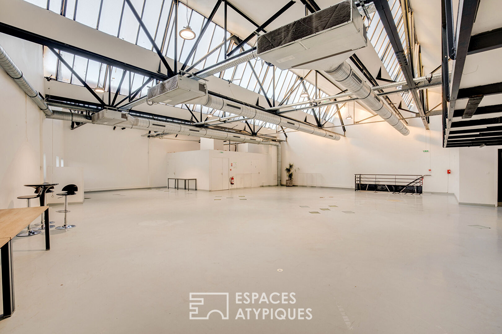 Espace industriel blanc