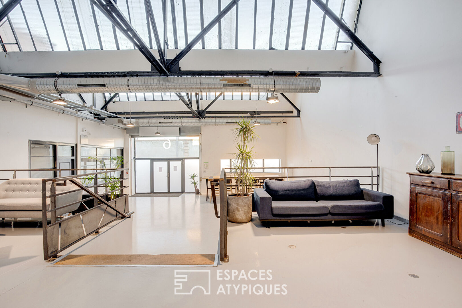 Espace industriel blanc