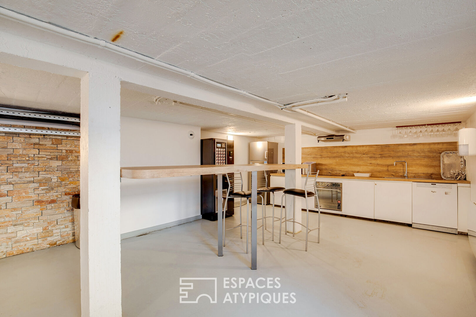 Espace industriel blanc
