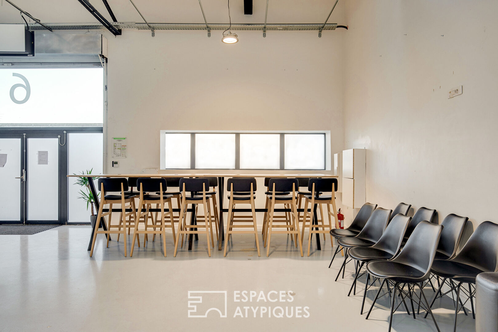 Espace industriel blanc