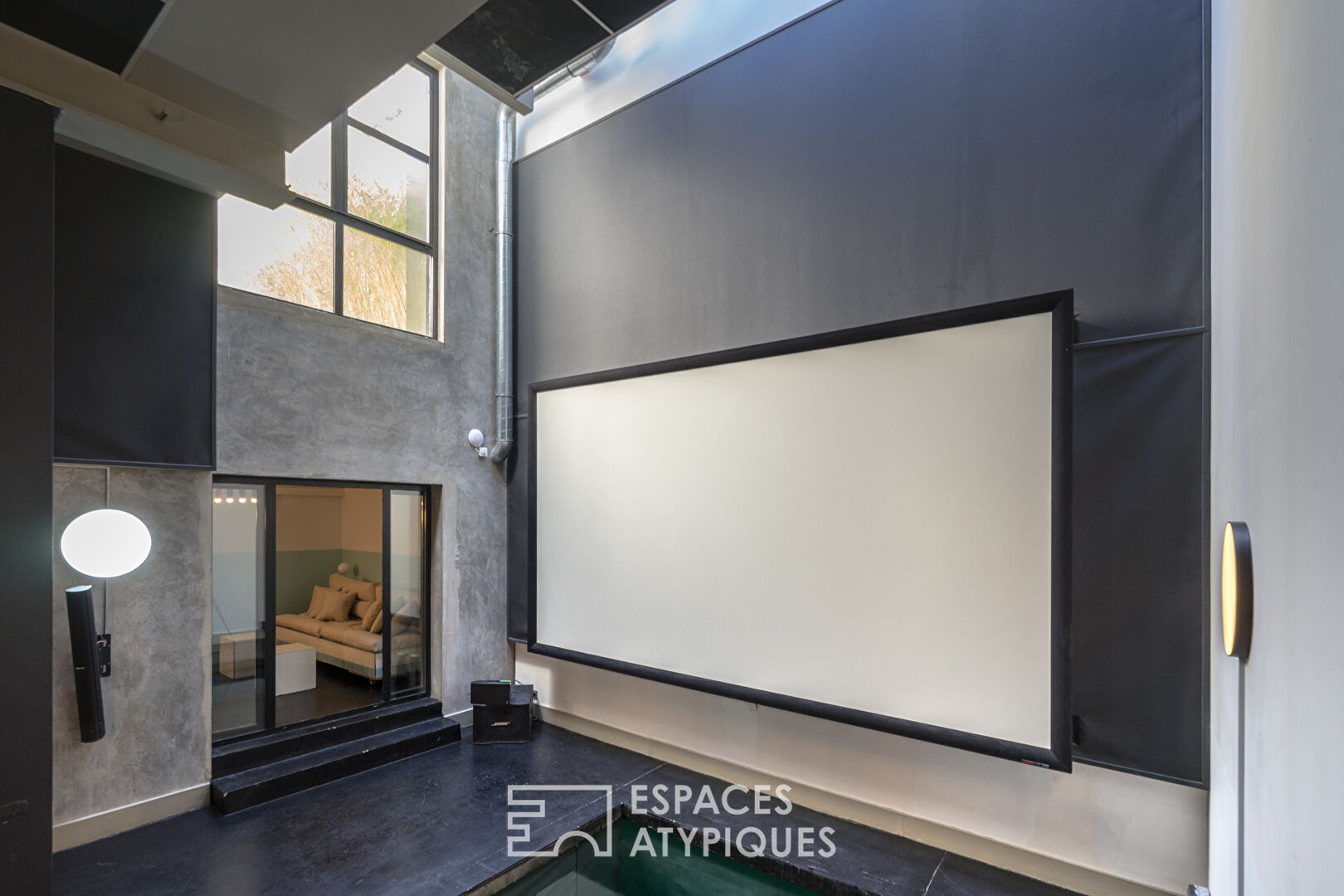 Espace de travail avec piscine