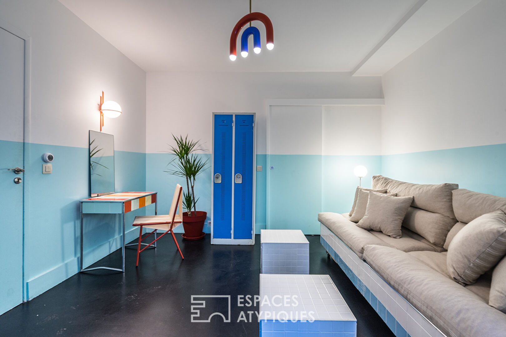 Espace de travail avec piscine