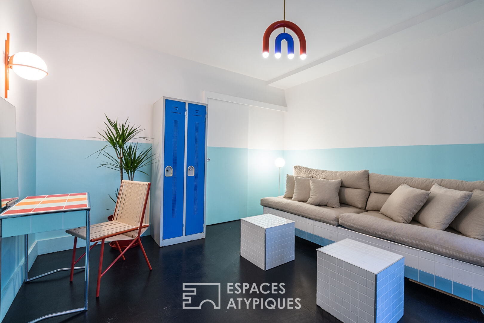 Espace de travail avec piscine