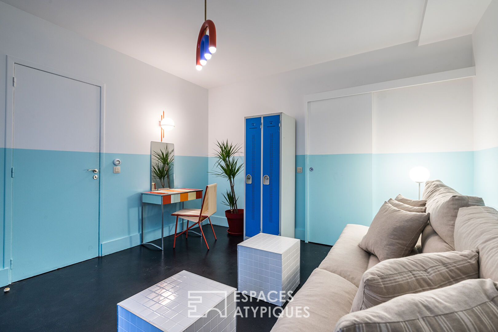 Espace de travail avec piscine