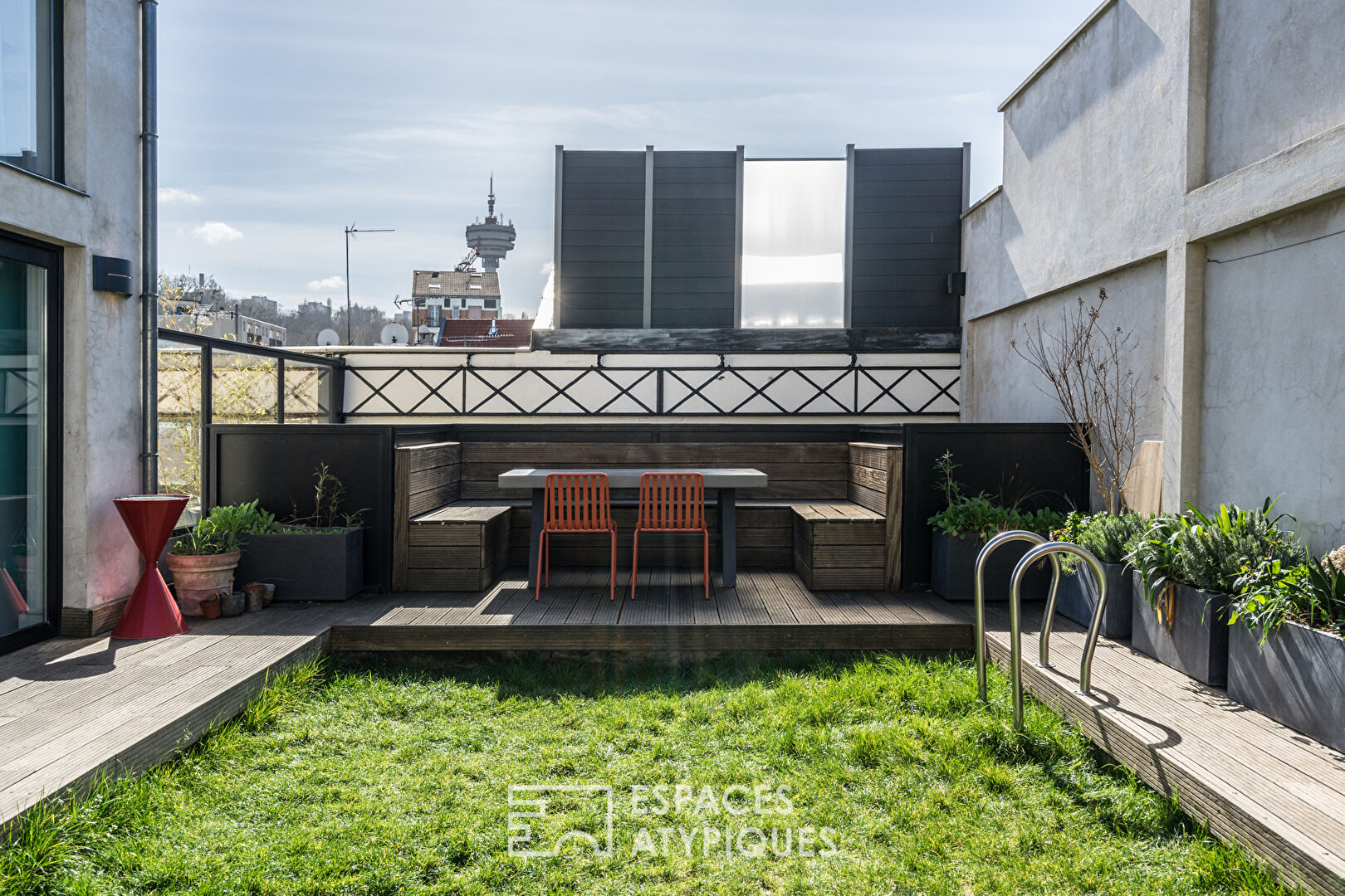 Espace de travail avec piscine