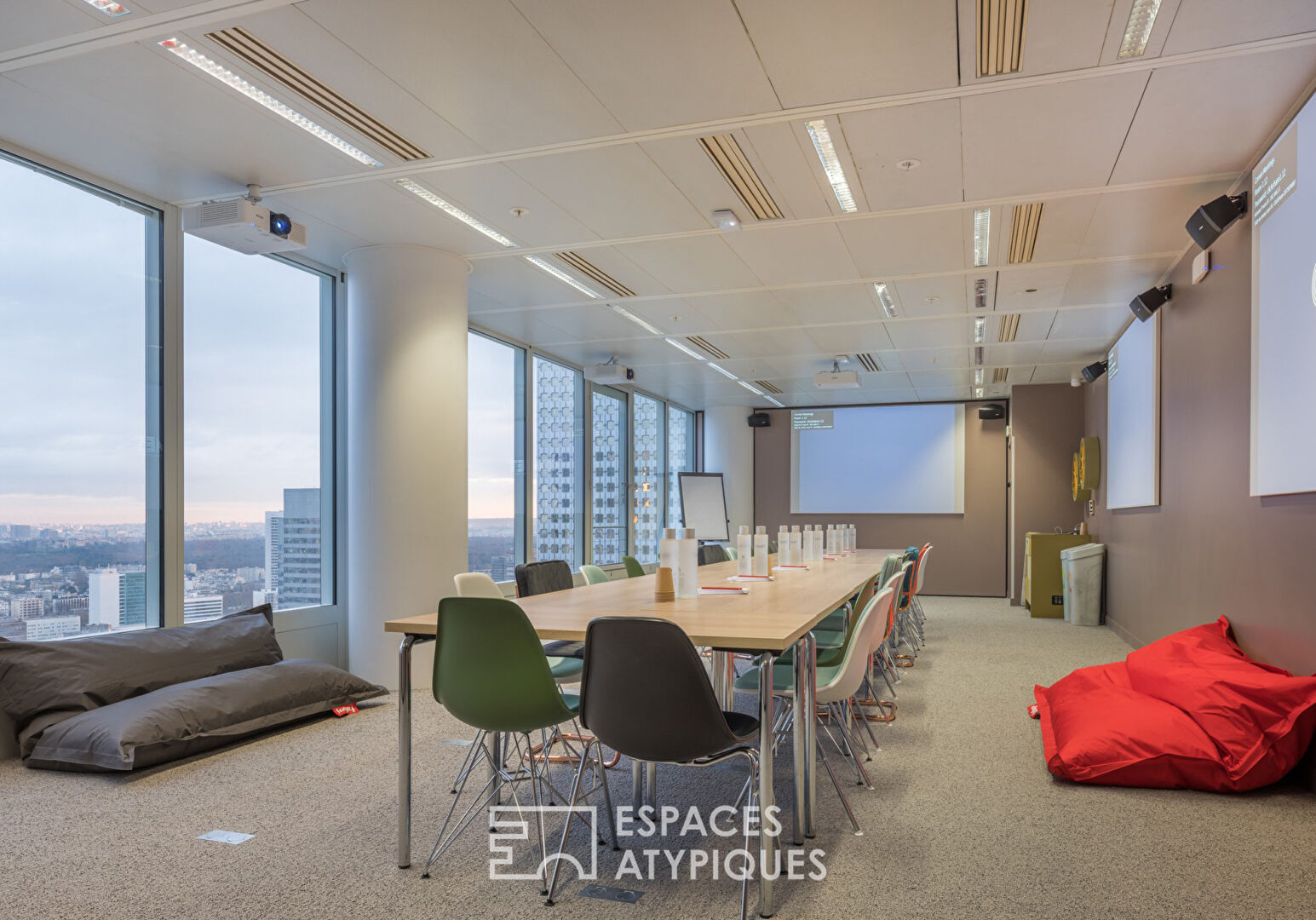 Les espaces de la défense