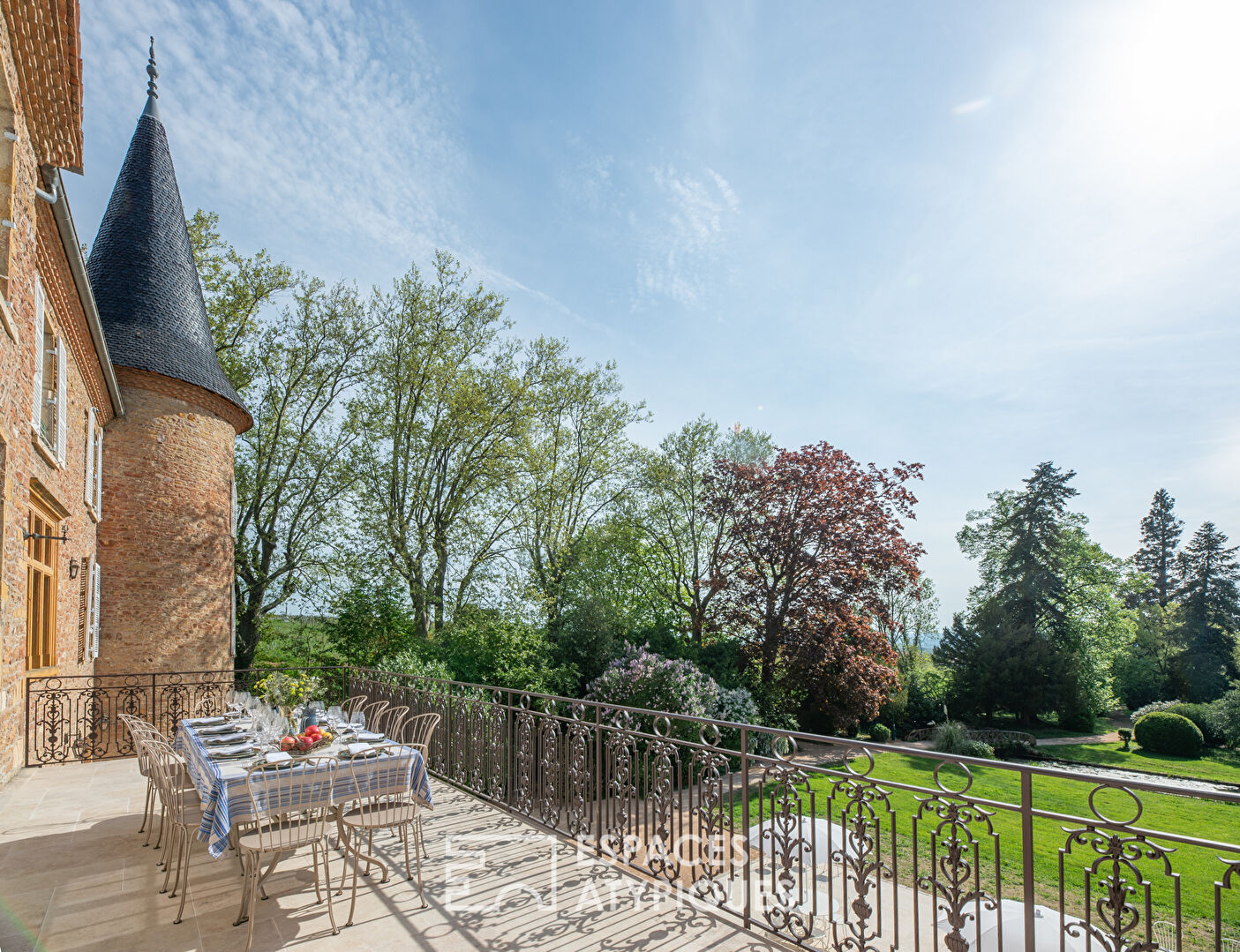 Château des pierres dorées