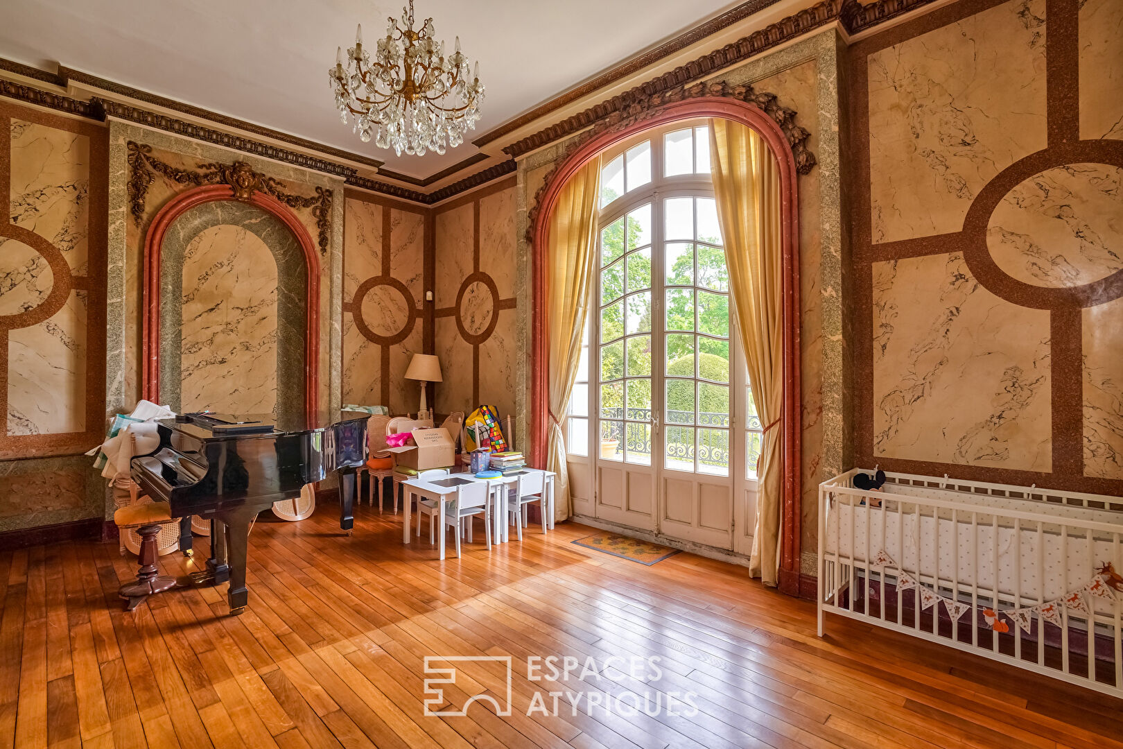 Château avec ses jardins à la française