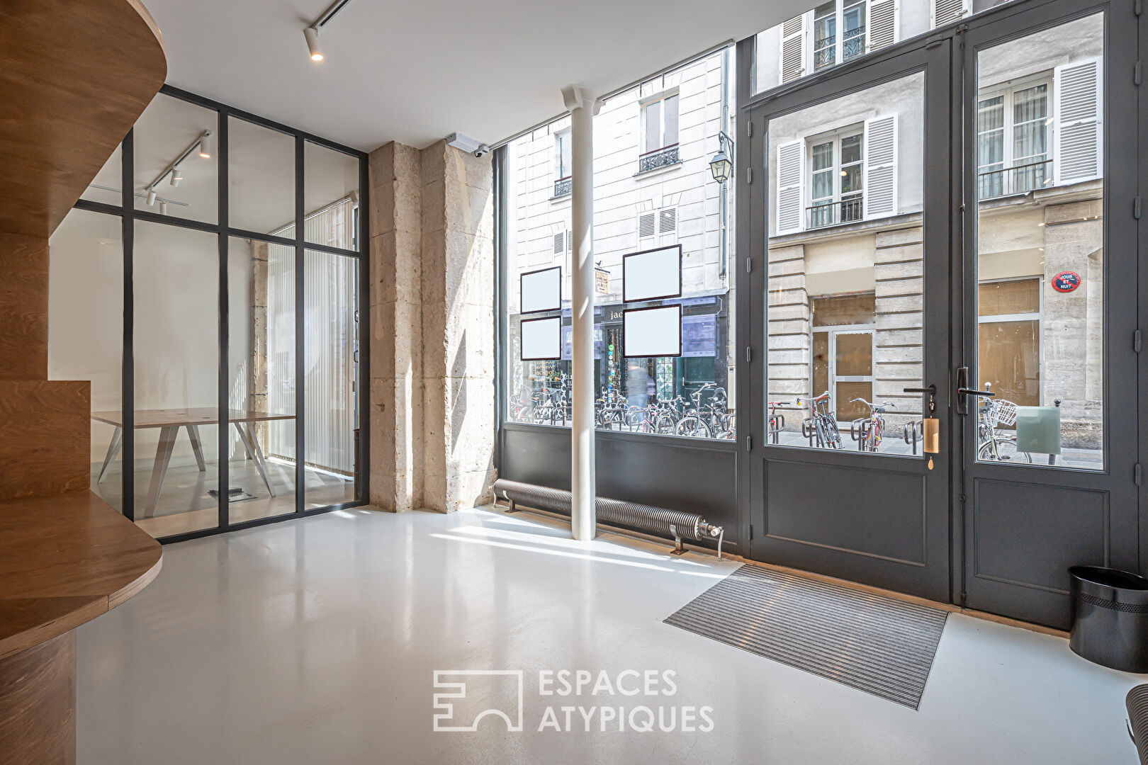 Espaces Atypiques in the Marais