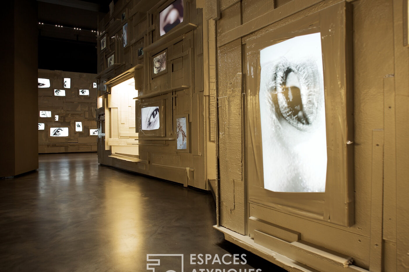 Espace avec double verrières dans le centre de paris