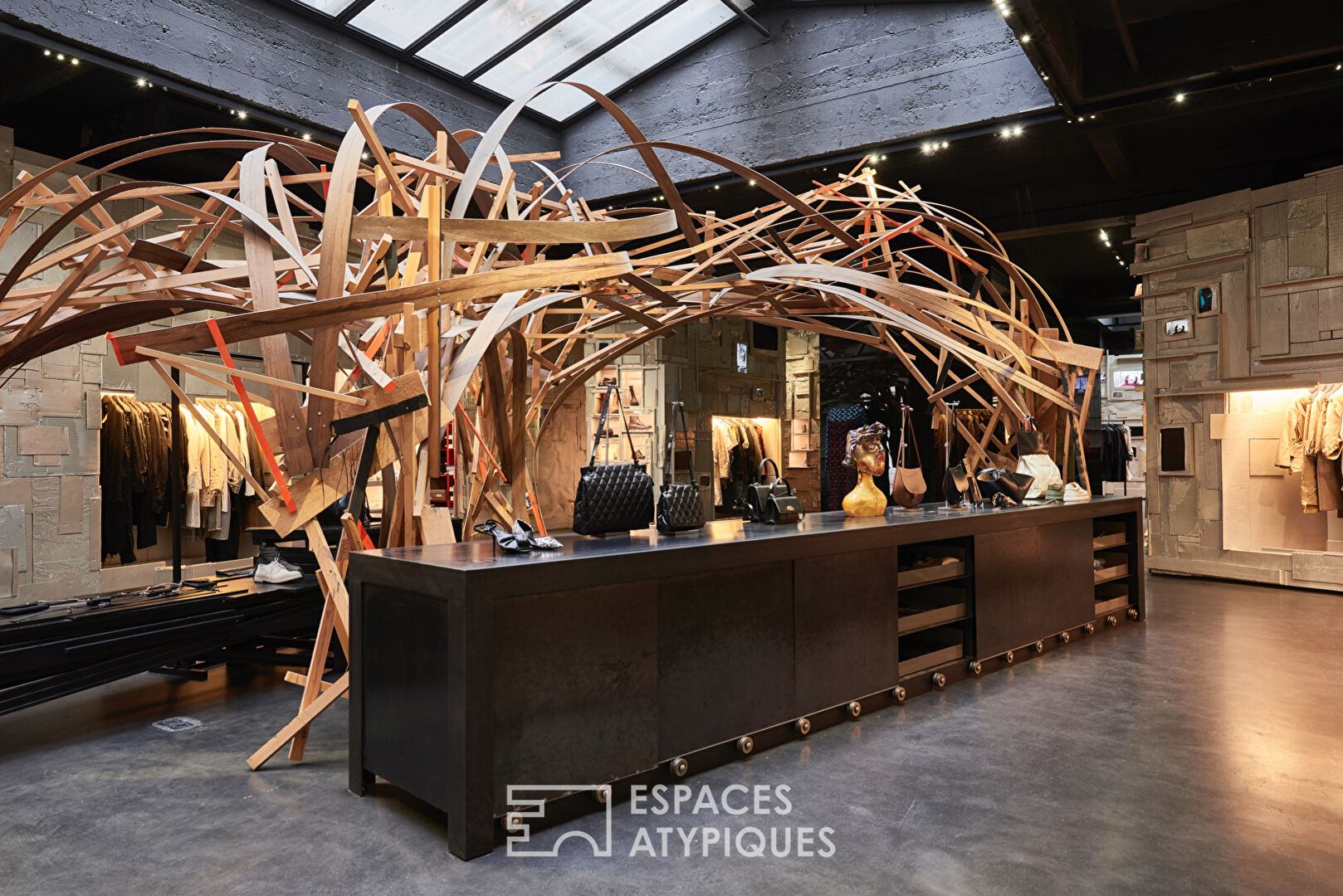 Espace avec double verrières dans le centre de paris