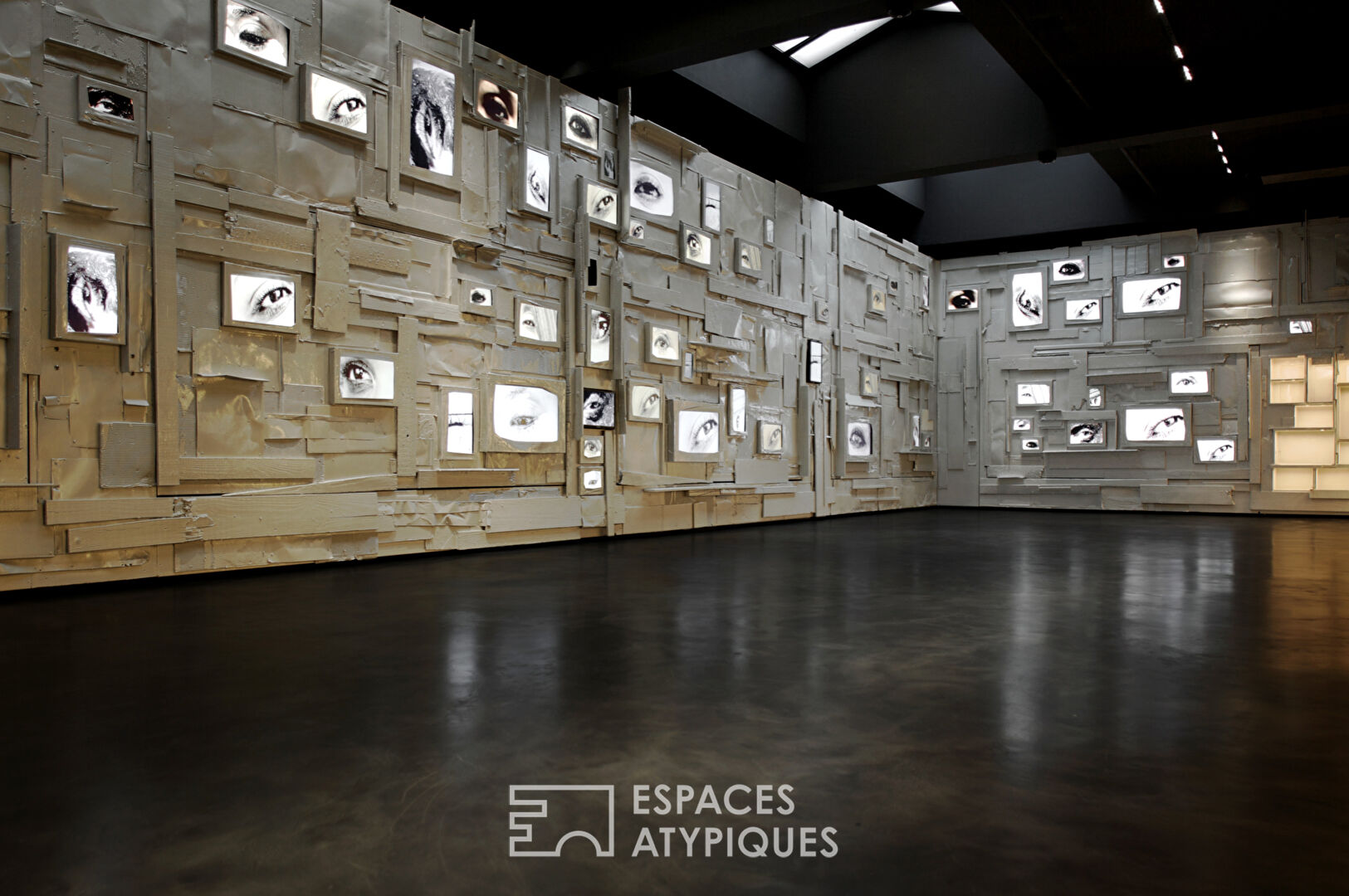 Espace avec double verrières dans le centre de paris