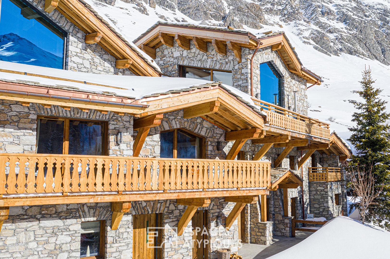 Mountain View Luxury Chalet 2