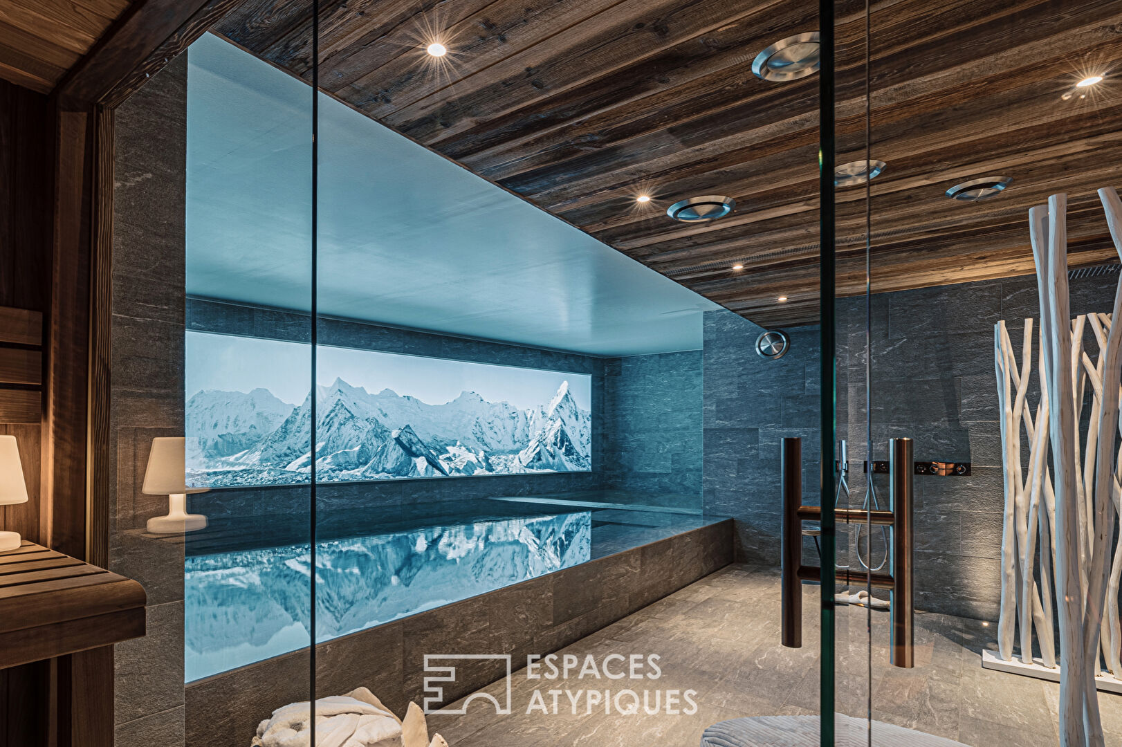 Mountain View Luxury Chalet 2