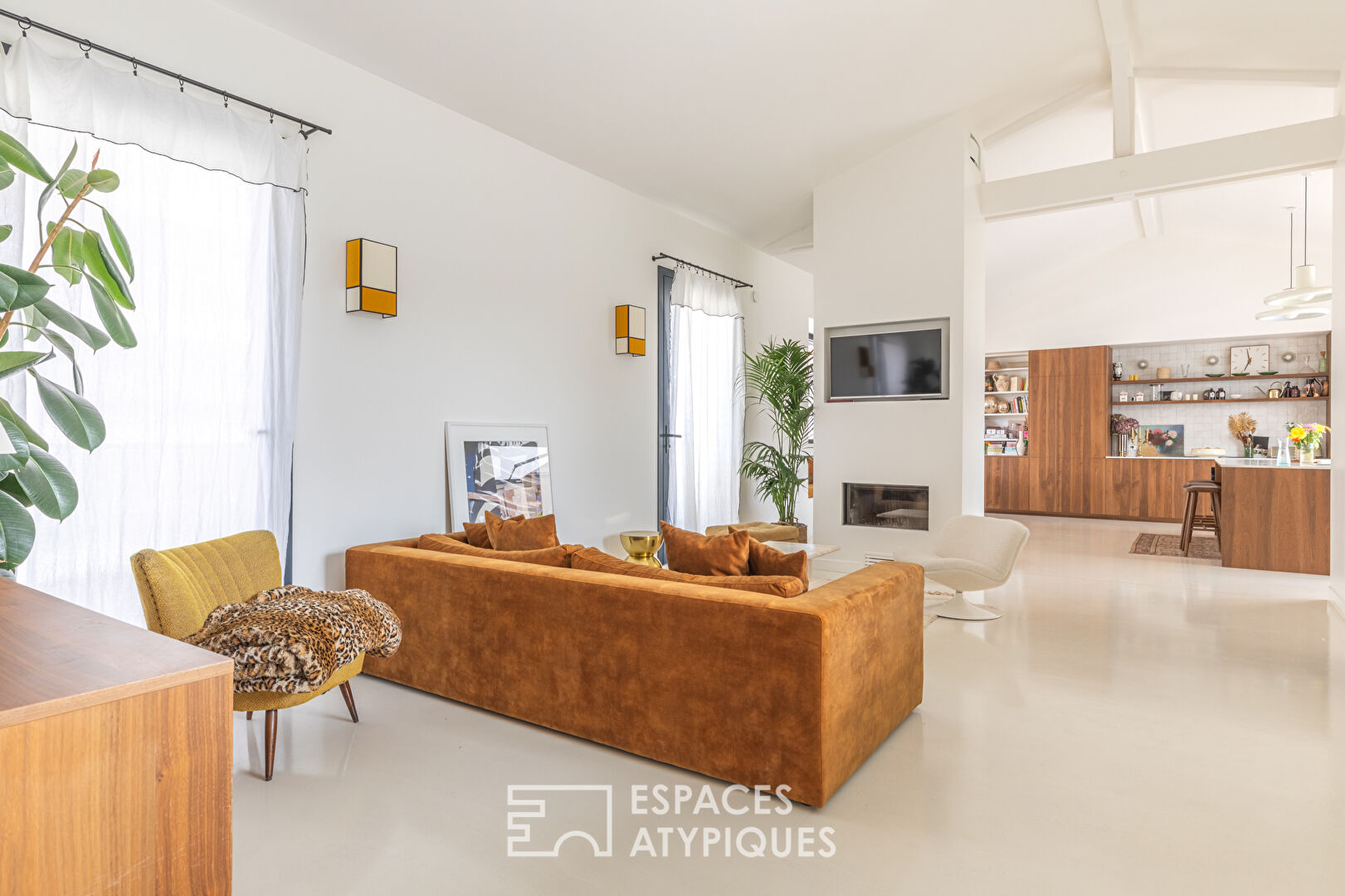 Contemporary duplex with terraces